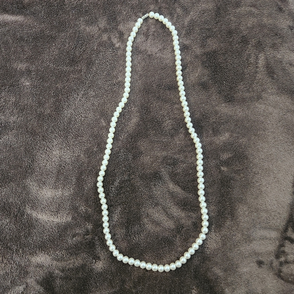 Vintage costume pearl necklace